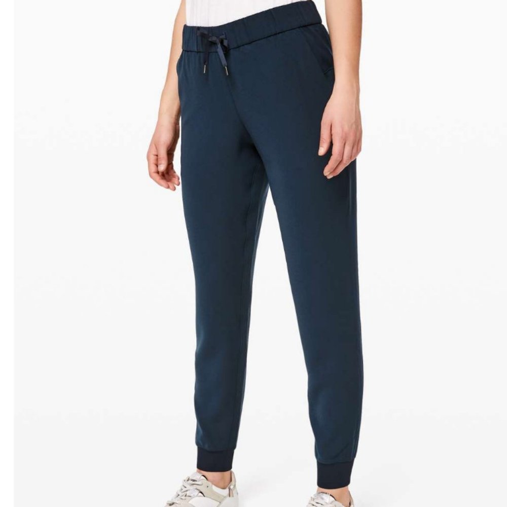 LULULEMON JOGGER  TRUE NAVY BLUE  On the Fly Jogger 28"  WOVEN TRAVEL 8